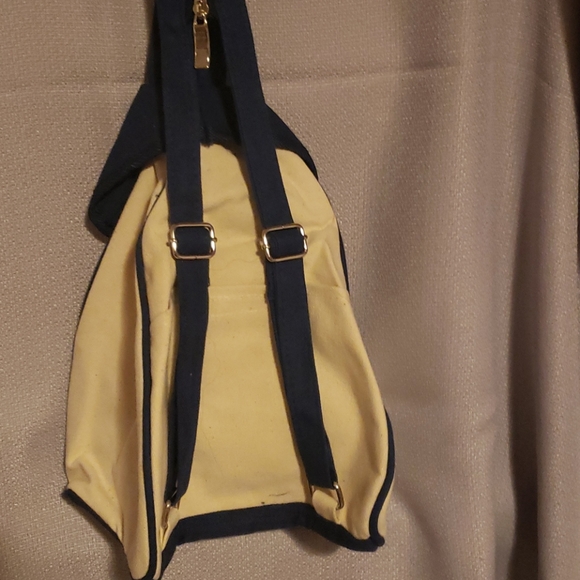 Small backpack 🎒 - Picture 2 of 6